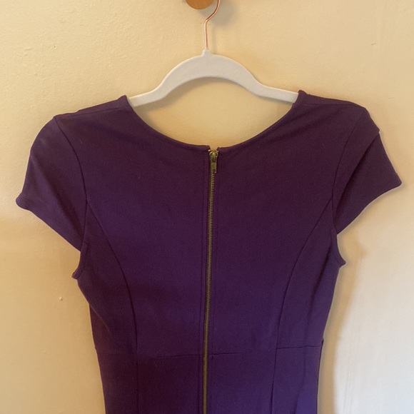 Purple form fitting midi cocktail dress - size M - Picture 3 of 6